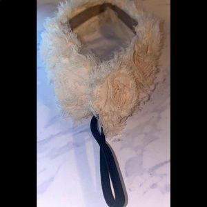 Ragged flower decor headband. Flowers are a beige color and has a black elastic.